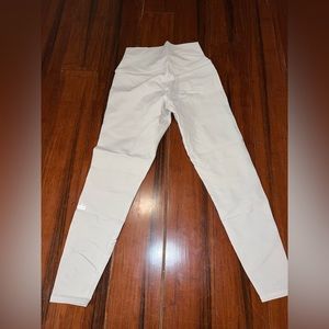 Alo yoga white / cream leggings size S